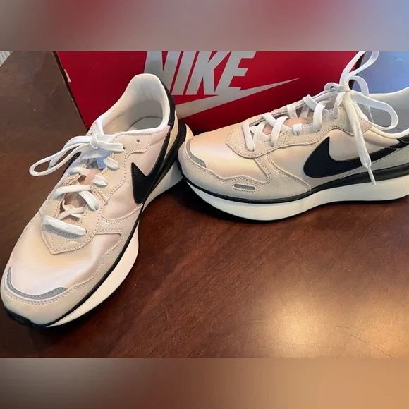 Nike Women's Sneakers in Cream and Black - Picture 6 of 9